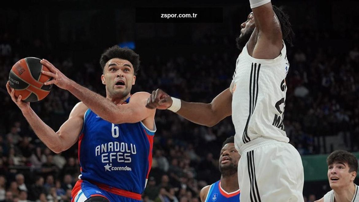 Anadolu Efes, Real Madrid’i Yenerek 12. Galibiyetini Elde Etti: EuroLeague’de Tarihi Bir Başarı